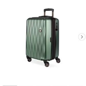 SWISSGEAR Energie Hardside Carry On Spinner Suitcase - green